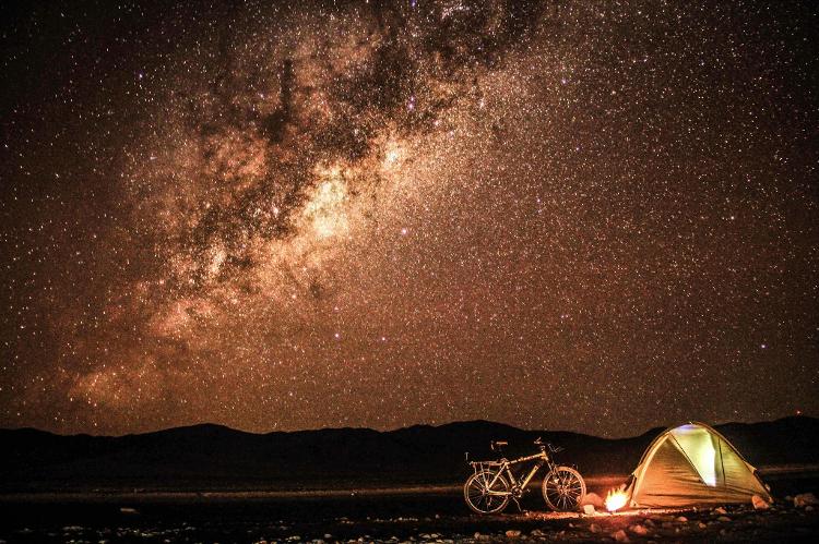 Camping en una noche estrellada en Atacama - Archivo personal - Archivo personal