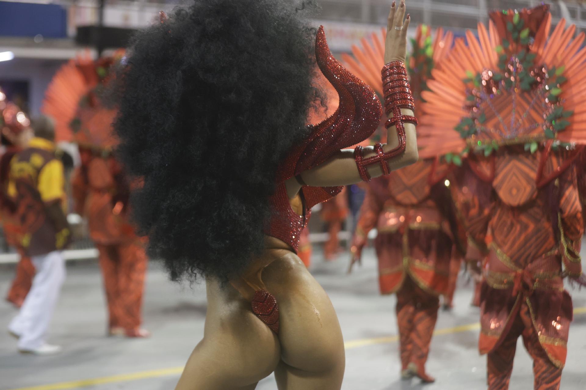 Pâmella Gomes é a rainha de bateria da Tom Maior - Ricardo Matsukawa/UOL