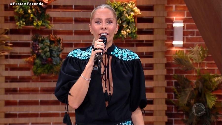 A Fazenda 2022: Adriane Galisteu usa vestido 'pretinho nada básico' no programa - Reprodução/Playplus