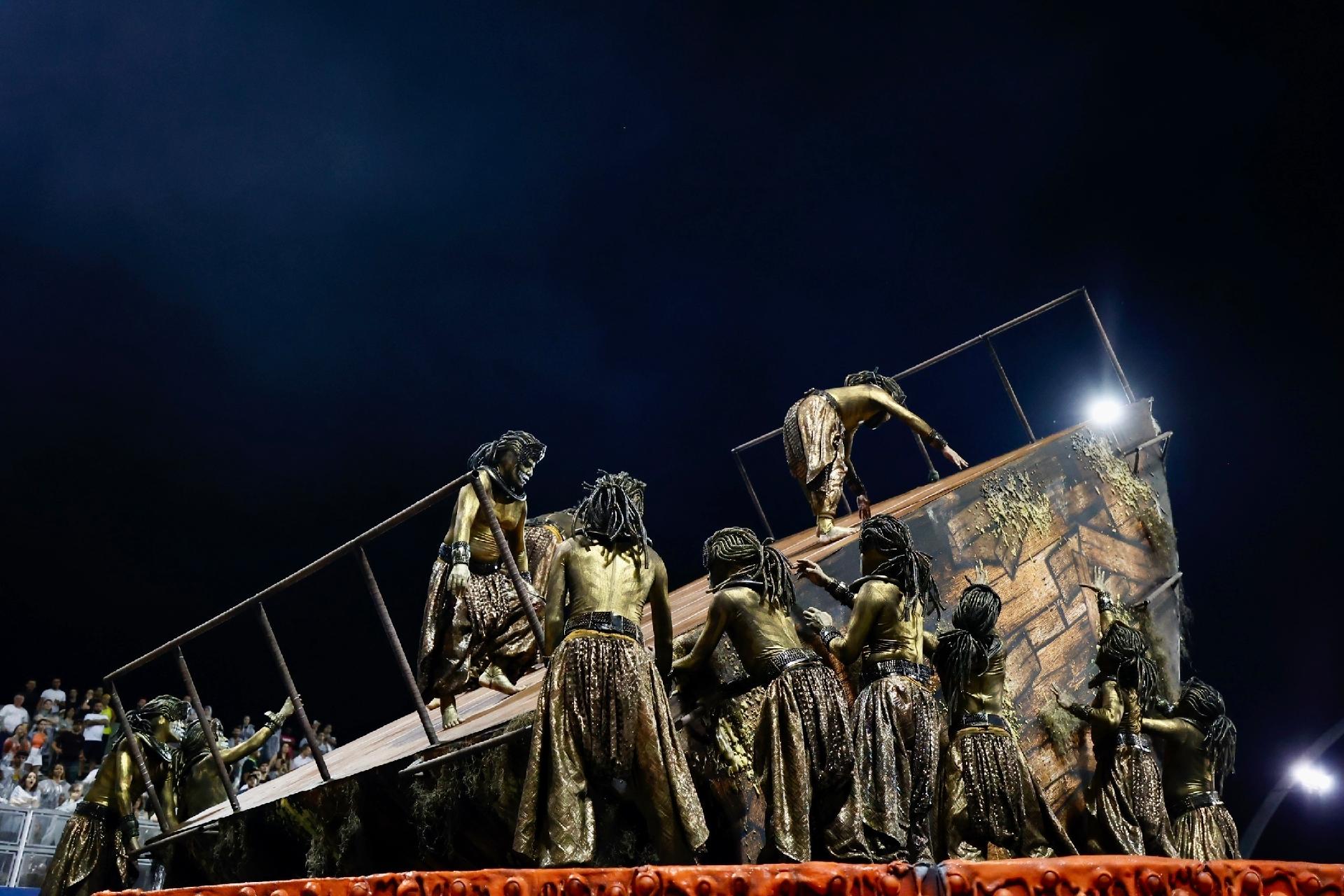 Enredo da Rosas de Ouro pede respeito e igualdade racial - Mariana Pekin/UOL