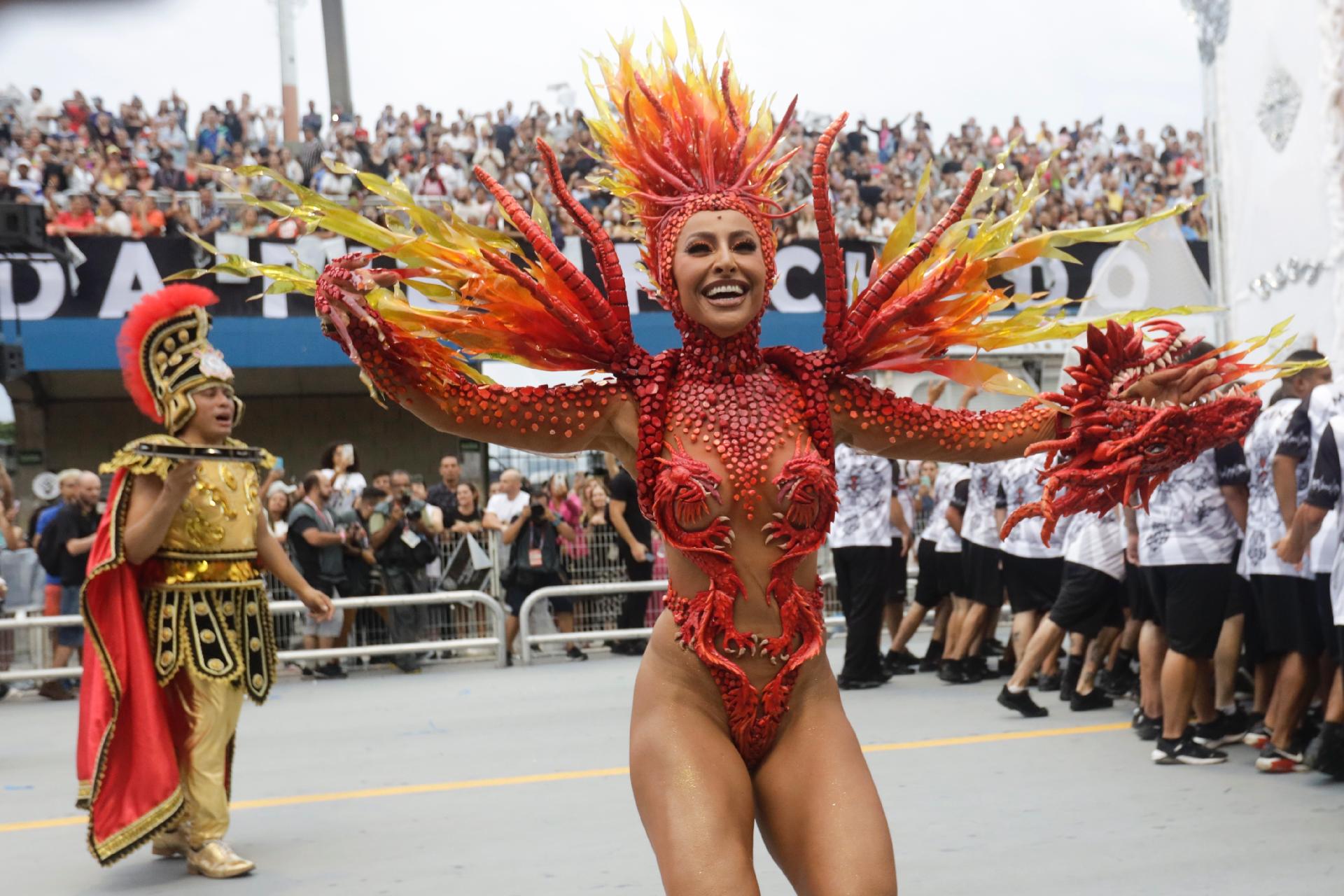 Sabrina Sato, rainha de bateria da Gaviões da Fiel - Ricardo Matsukawa / UOL