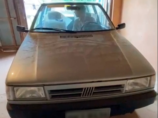 Fiat Uno guardado por quase 30 anos em galpão continua 0 km e é cobiçado