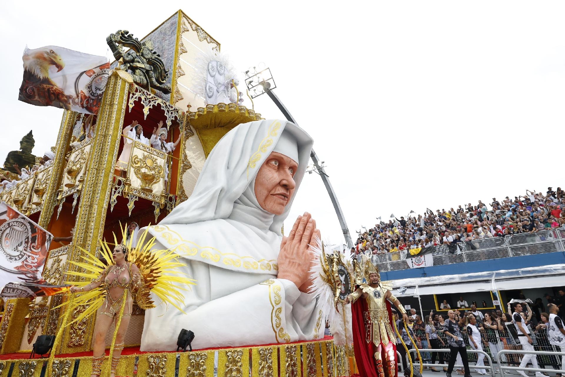 Gaviões da Fiel desfilou com enredo contra a intolerância religiosa - Mariana Pekin / UOL