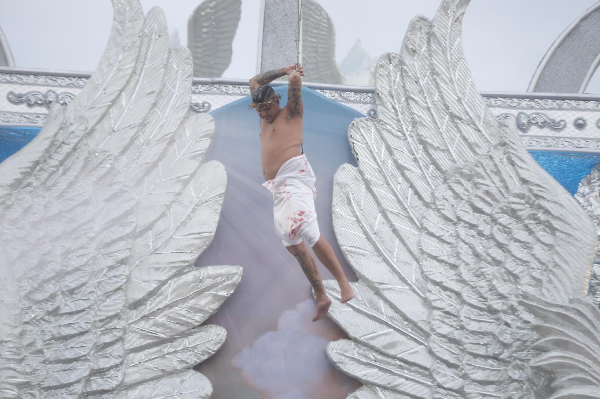 Gaviões da Fiel desfilou com enredo contra a intolerância religiosa - Ricardo Matsukawa / UOL