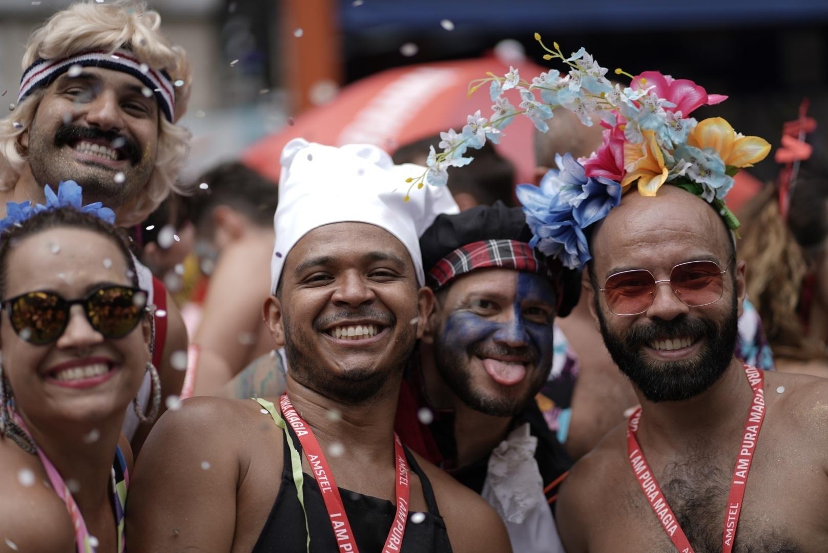 Tarado Ni Você reúne foliões na manhã de sábado no centro de São Paulo - Andre Porto/UOL