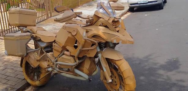 Honda de papelão? Artesão faz réplicas de motos usando caixas e