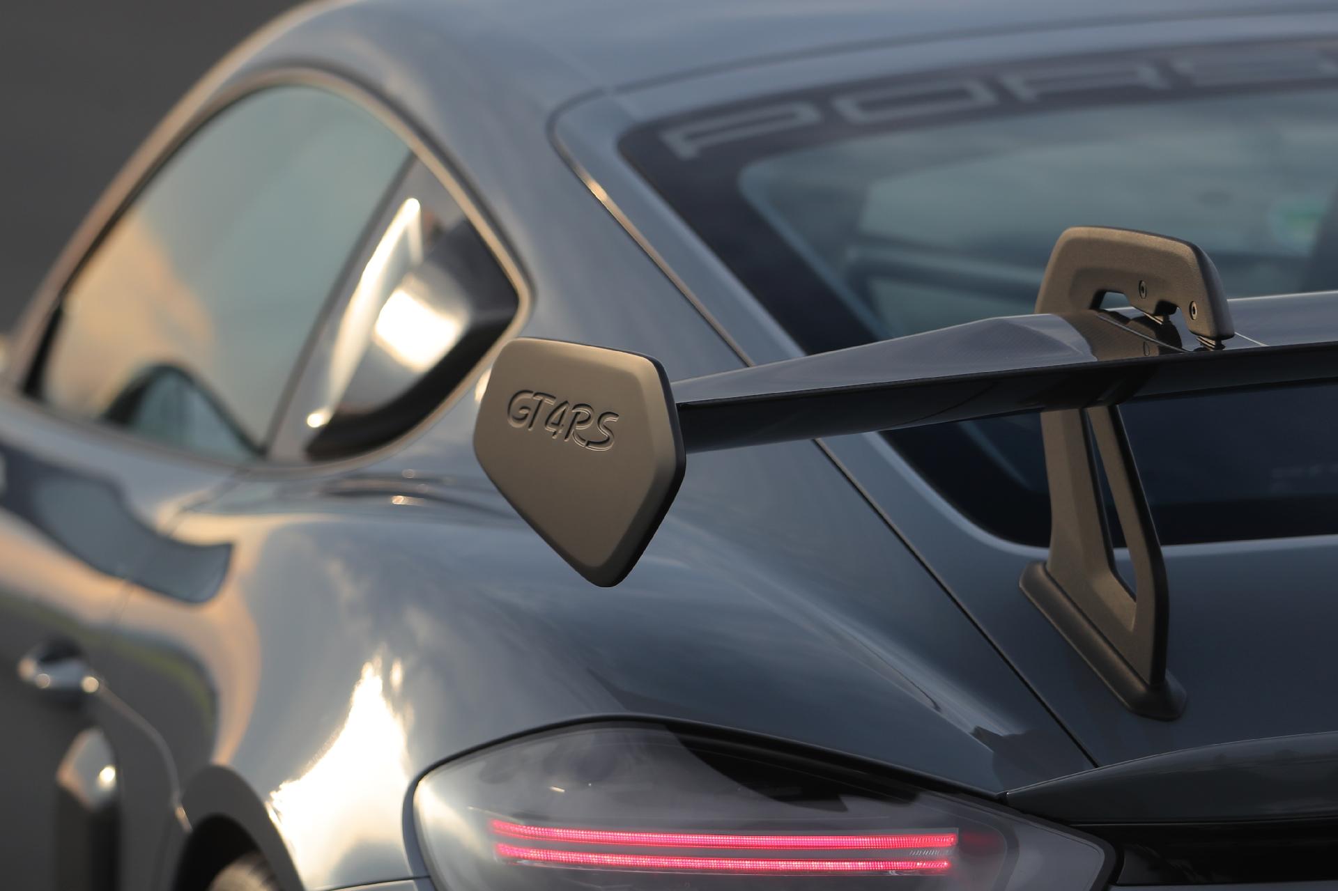 Porsche 718 Cayman GT4 RS - Divulgação