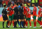 Marroquinos cobram árbitro após derrota na Copa, e Hakimi discute com Claus - REUTERS/Molly Darlington