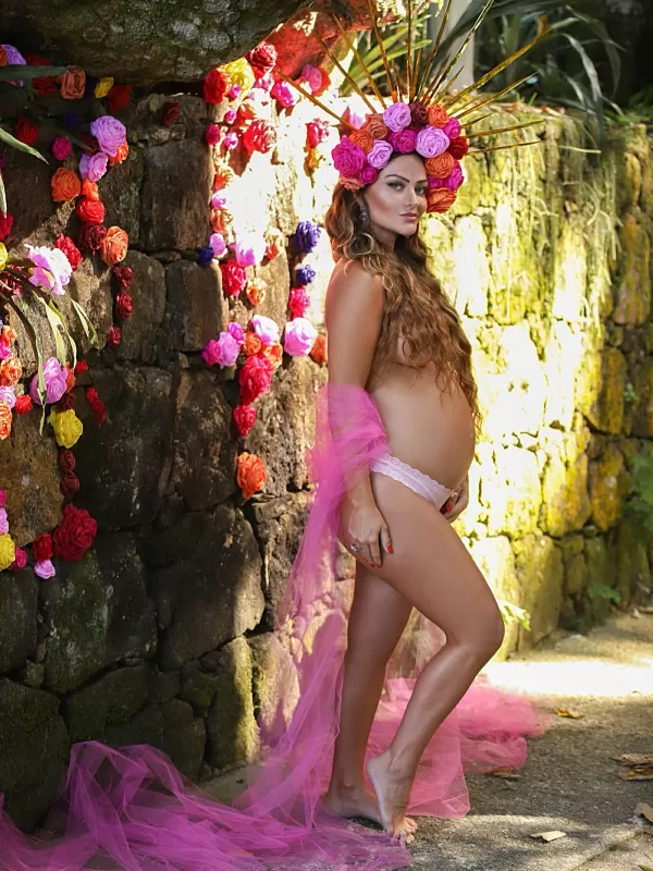 Laura Keller faz topless em ensaio de gravidez: 'Me sentindo exuberante' -  21/05/2020 - UOL Universa