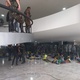 Terroristas rendidos pela polícia após depredarem o Congresso e o STF - Reprodução