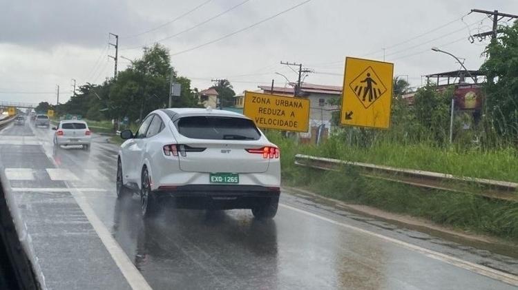 Previsto para o Brasil, o elétrico Ford Mustang Mach E também esteve entre os carros flagrados circulando pela Bahia - Jadson Souza - Jadson Souza