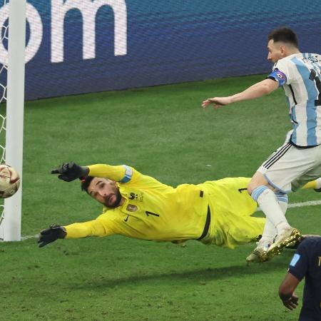 Messi marca o terceiro gol da Argentina na final da Copa - JACK GUEZ / AFP