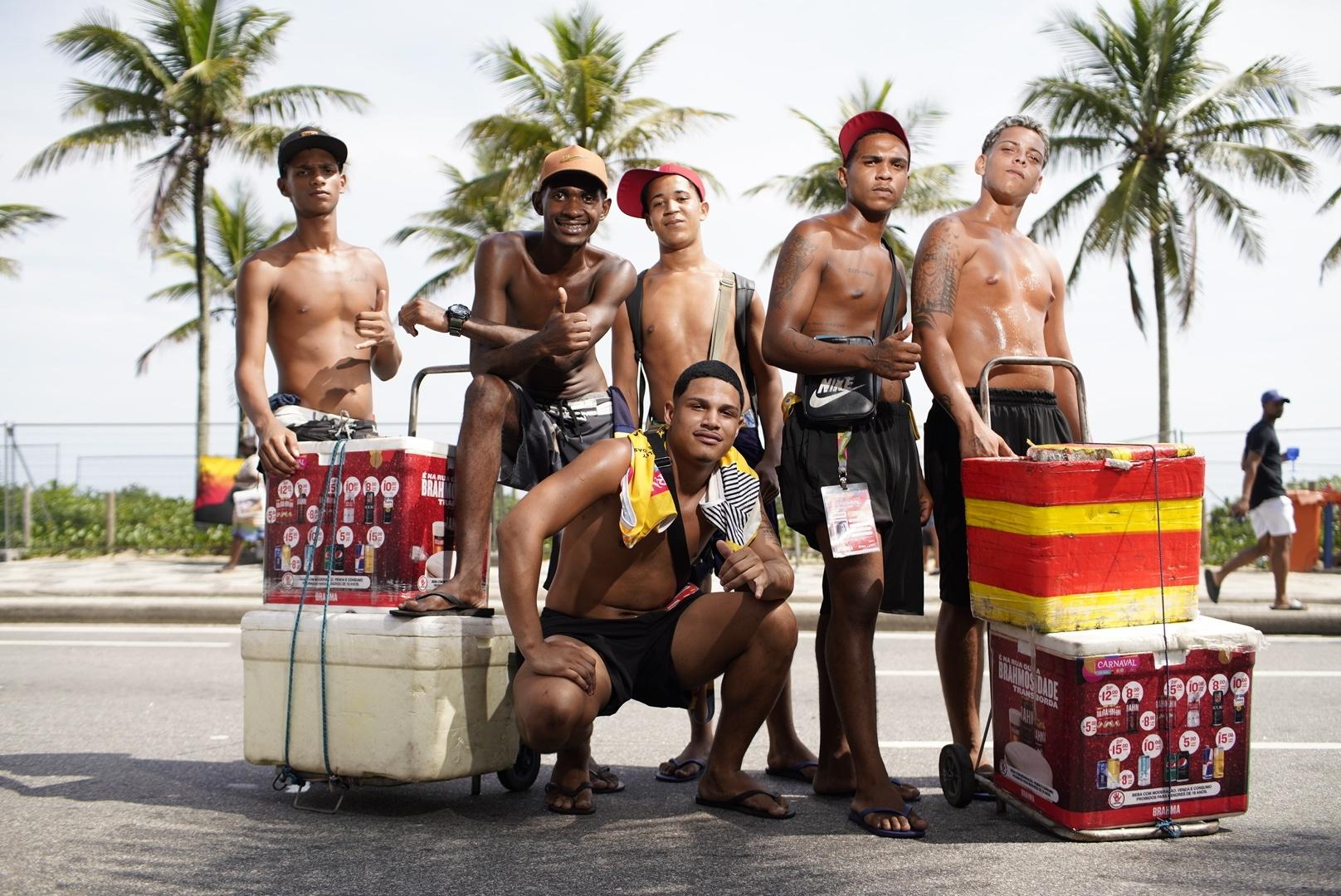 Foliões aproveitam clima ensolarado e quente no bloco Simpatia É Quase Amor - Ricardo Borges / UOL