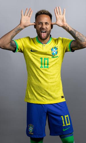 Neymar faz tradicional comemoração em ensaio fotográfico da seleção brasileira antes da Copa do Mundo do Qatar