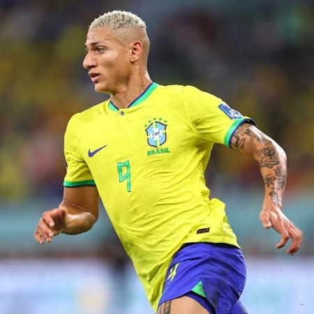 Richarlison, atacante do Brasil, durante a partida contra a Suíça na Copa  - Robbie Jay Barratt - AMA/Getty Images