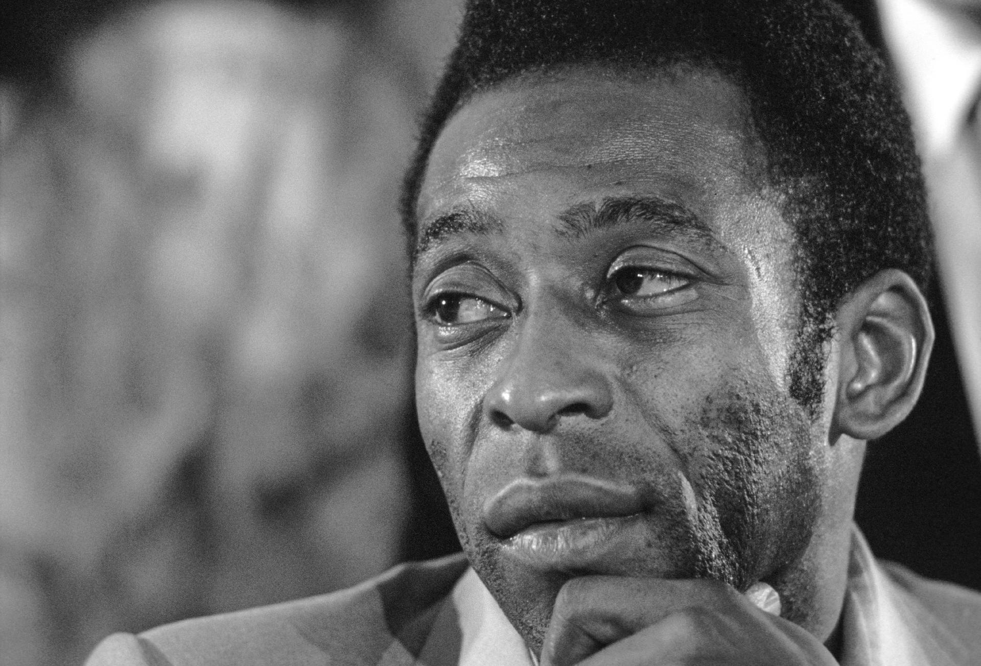 Pelé fotografado enquanto concedia entrevista em Nova York, nos Estados Unidos, em 10 de setembro de 1977. - Santi Visalli/Getty Images