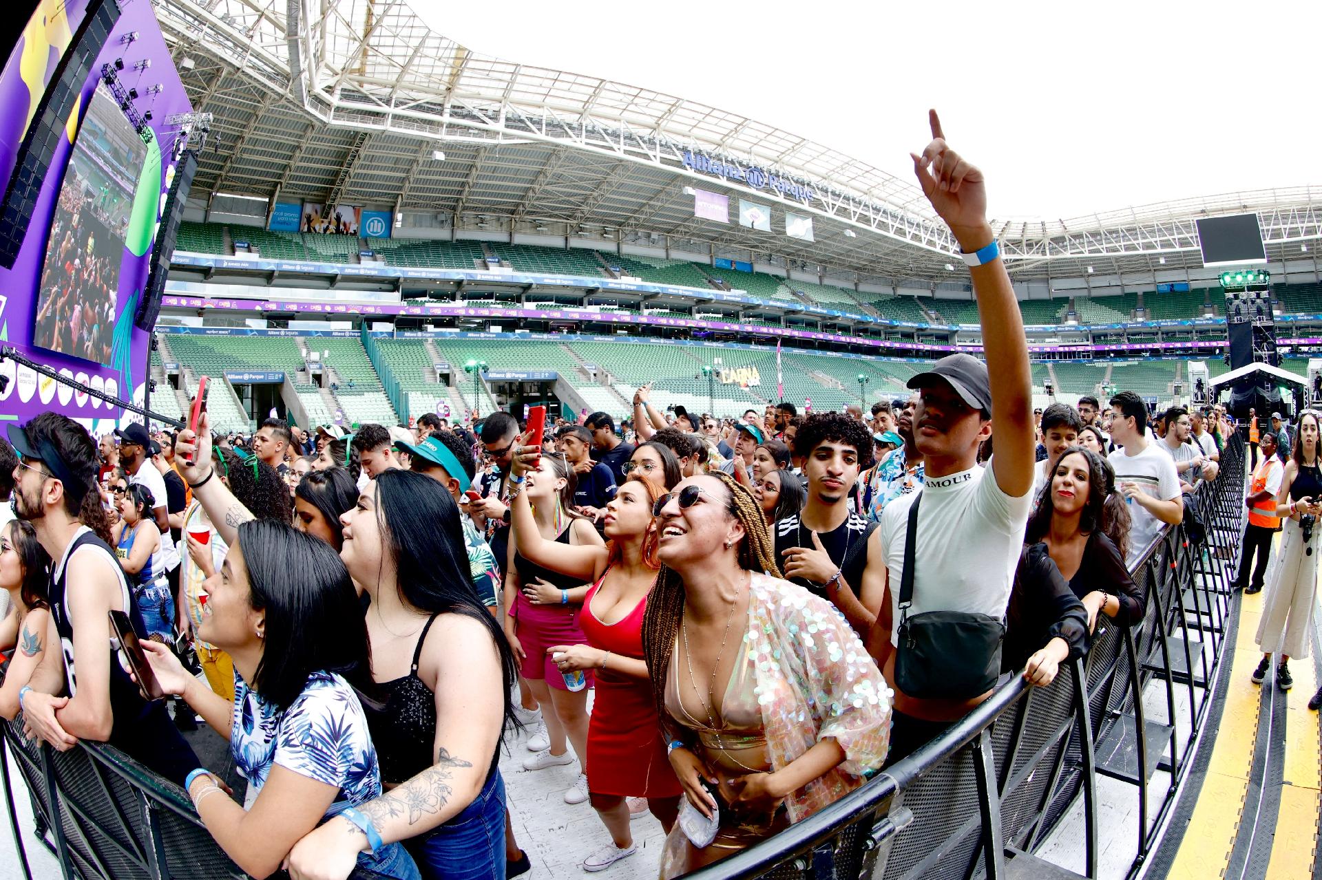 CarnaUOL 2023: Público curtindo os shows do festival - Mariana Pekin/UOL