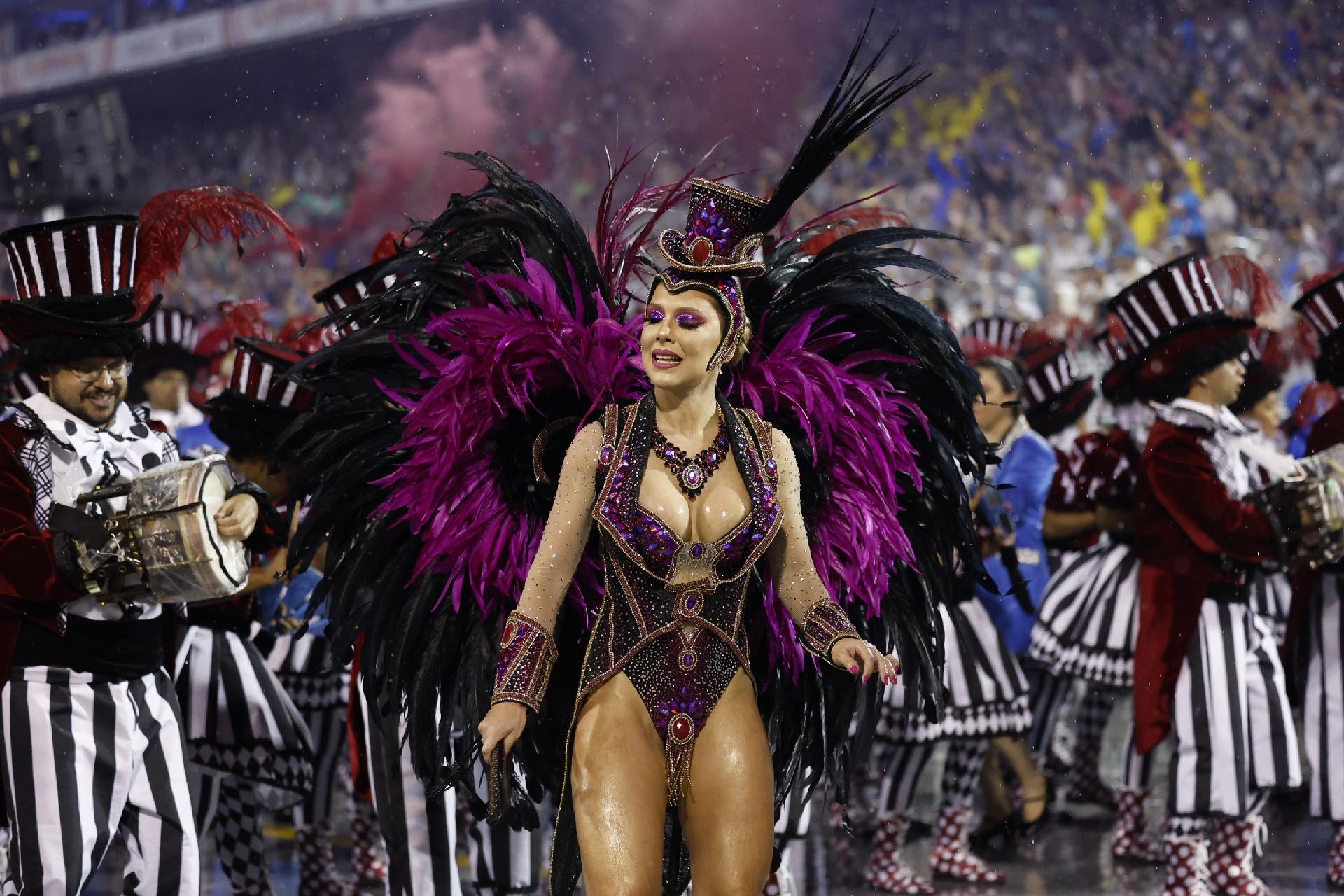 Estrela do Terceiro Milênio desfila na noite do segundo dia do Carnaval de São Paulo - Ricardo Matsukawa/ UOL