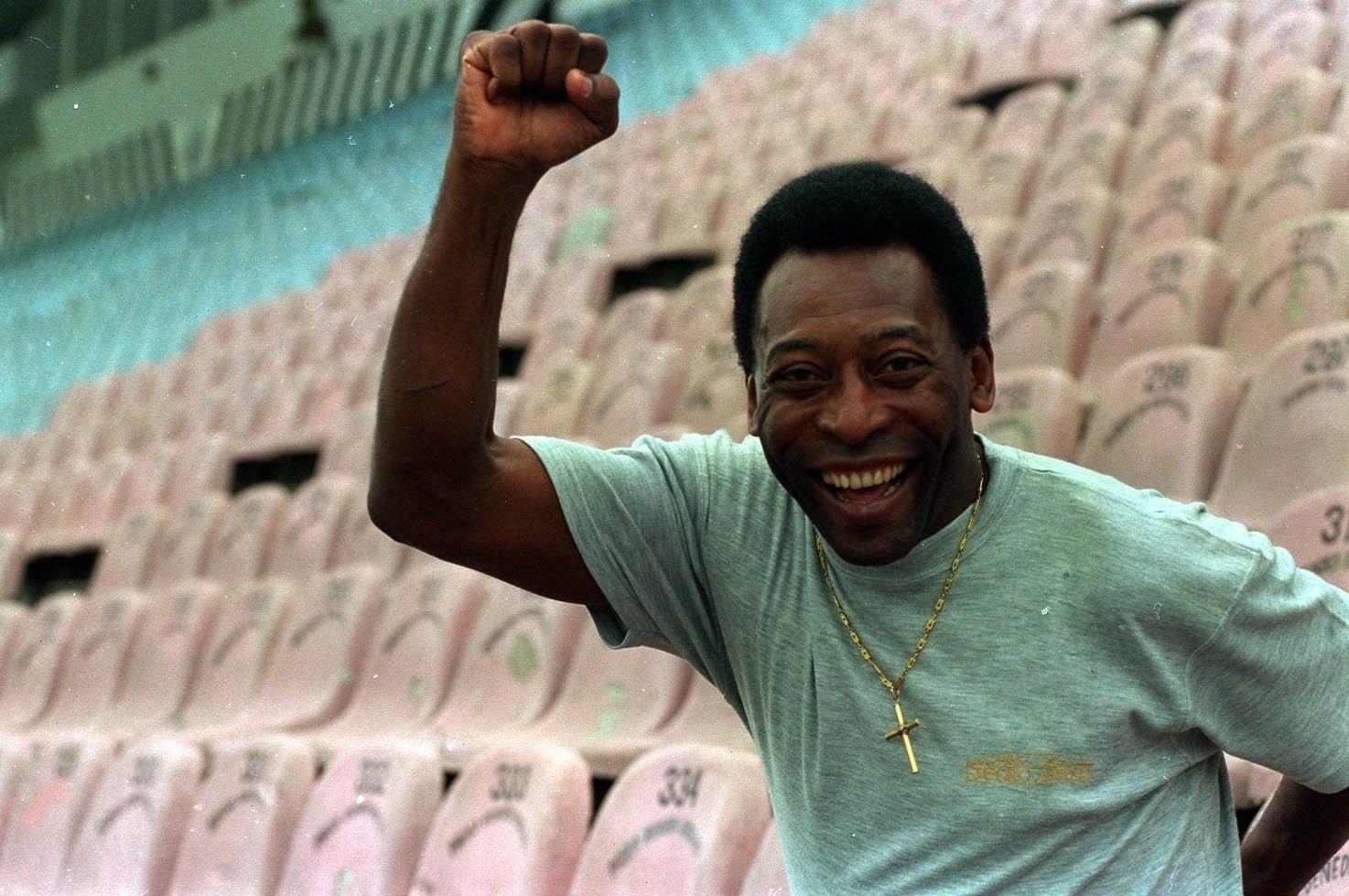 15.nov.1994 - O ex-jogador Pelé no estádio Vila Belmiro. - Otávio Dias de Oliveira/Folhapress
