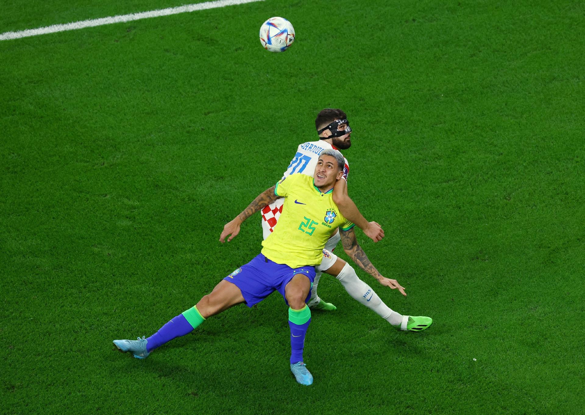 Pedro, do Brasil, durante a partida contra a Croácia na Copa - REUTERS/Lee Smith