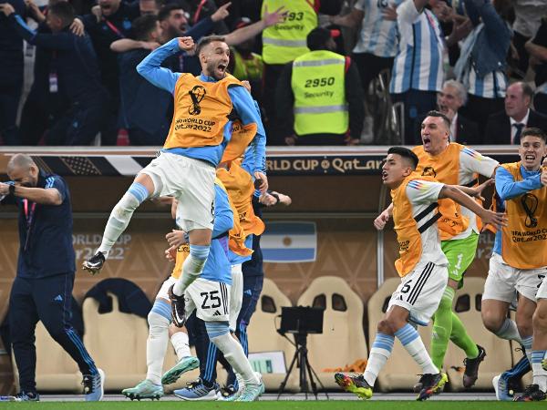 Em jogo de seis gols, Argentina é tricampeã da Copa do Mundo nas  penalidades - ISTOÉ Independente