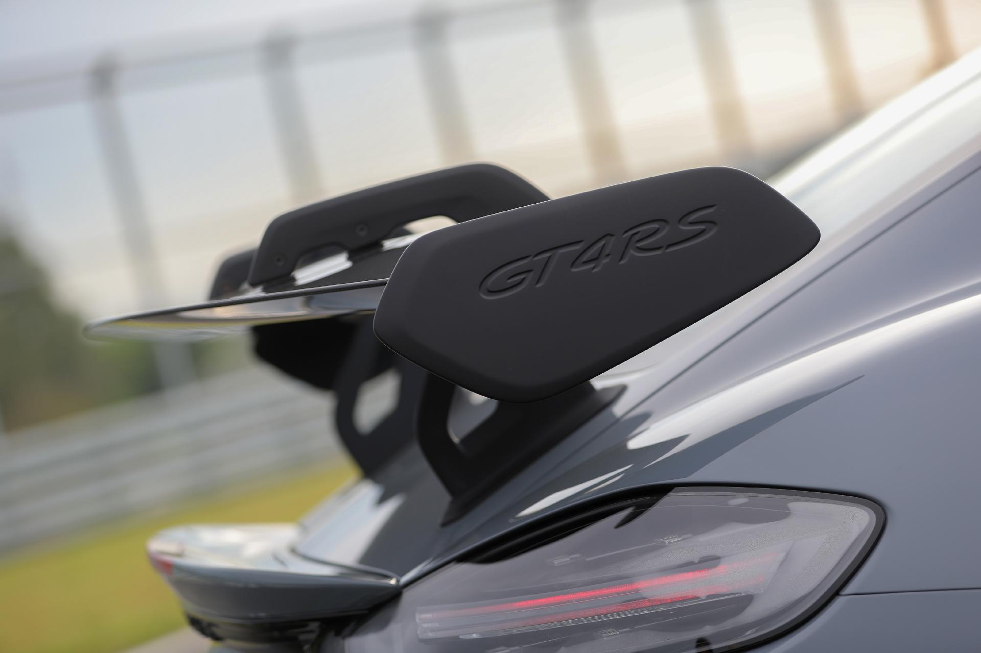 Porsche 718 Cayman GT4 RS - Divulgação