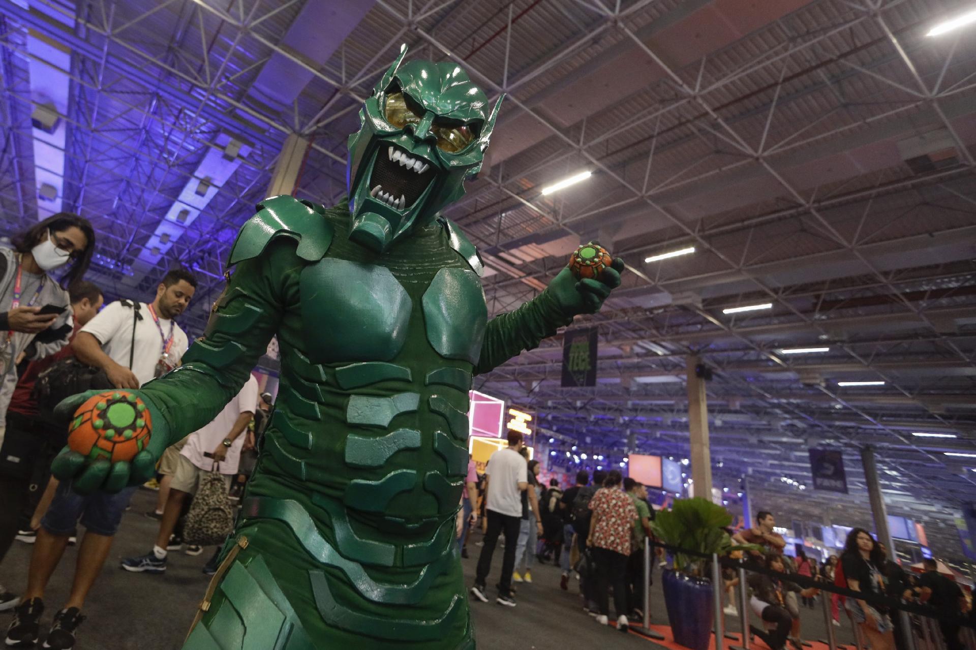 Boneco do Duende Verde na CCXP - Ricardo Matsukawa / UOL