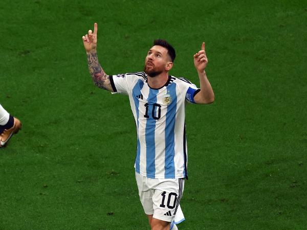 Messi agachou, levantou e colocou a Argentina na final da Copa