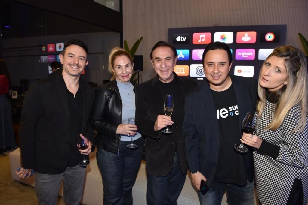 leandro-sawaya-celina-ferreira-amaury-jr-elmer-jansson-e-camila-palomares-1685478548267_v2_1024x683 WE Super OOH, o maior veículo de mídia DOOH em grandes formatos - 30/05/2023