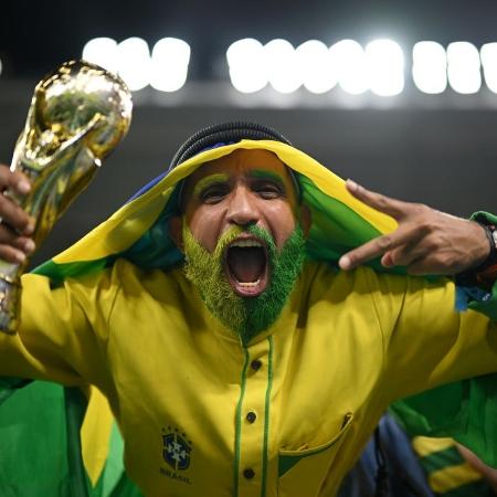 Torcedor do Brasil antes da partida contra a Suíça na Copa do Mundo - Matthias Hangst/Getty Images