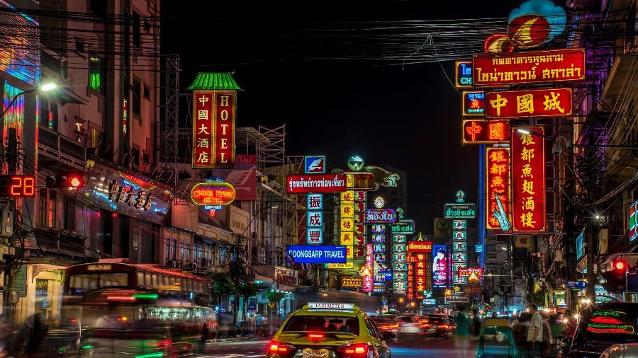 Yaowarat Road, Bangcoc, na Tailândia: uma das melhores cidades para nômades digitais - StockByM/Getty Images/iStockphoto