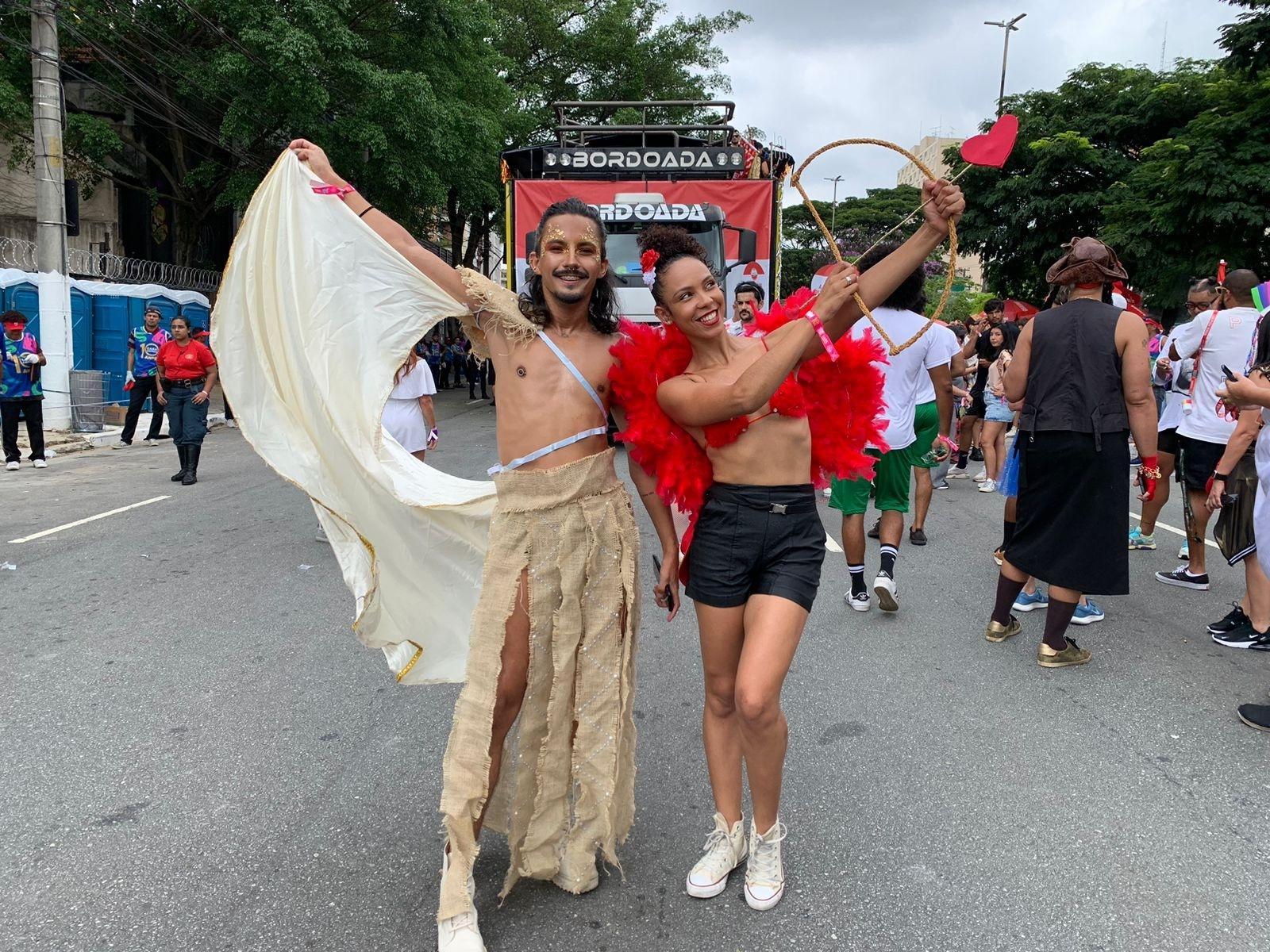 Foliões fantasiados de cupido já animam bloco Casa Comigo, em Pinheiros - Camila Corsini / UOL