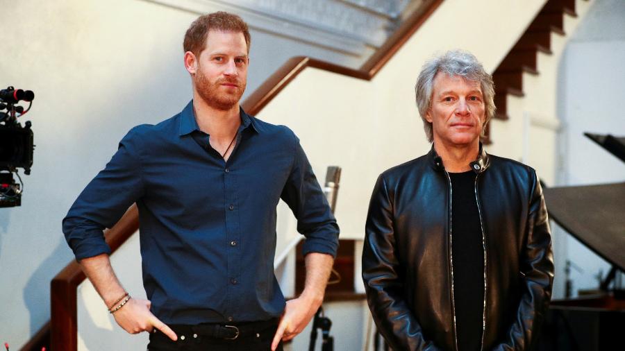 Bon Jovi convidou, e Harry aceitou regravar uma canção da banda do norte-americano, "Unbroken" - Getty Images
