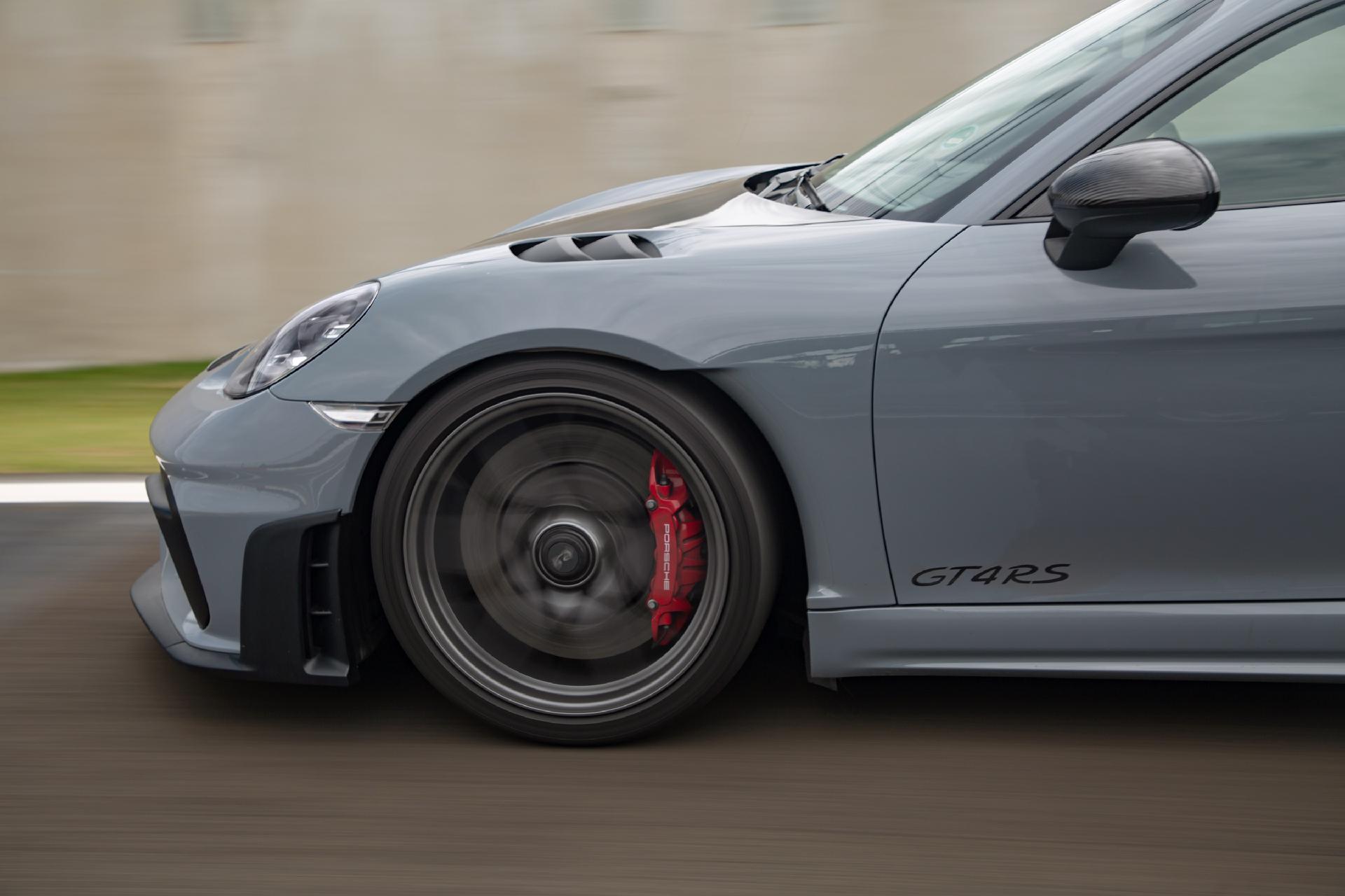 Porsche 718 Cayman GT4 RS - Divulgação