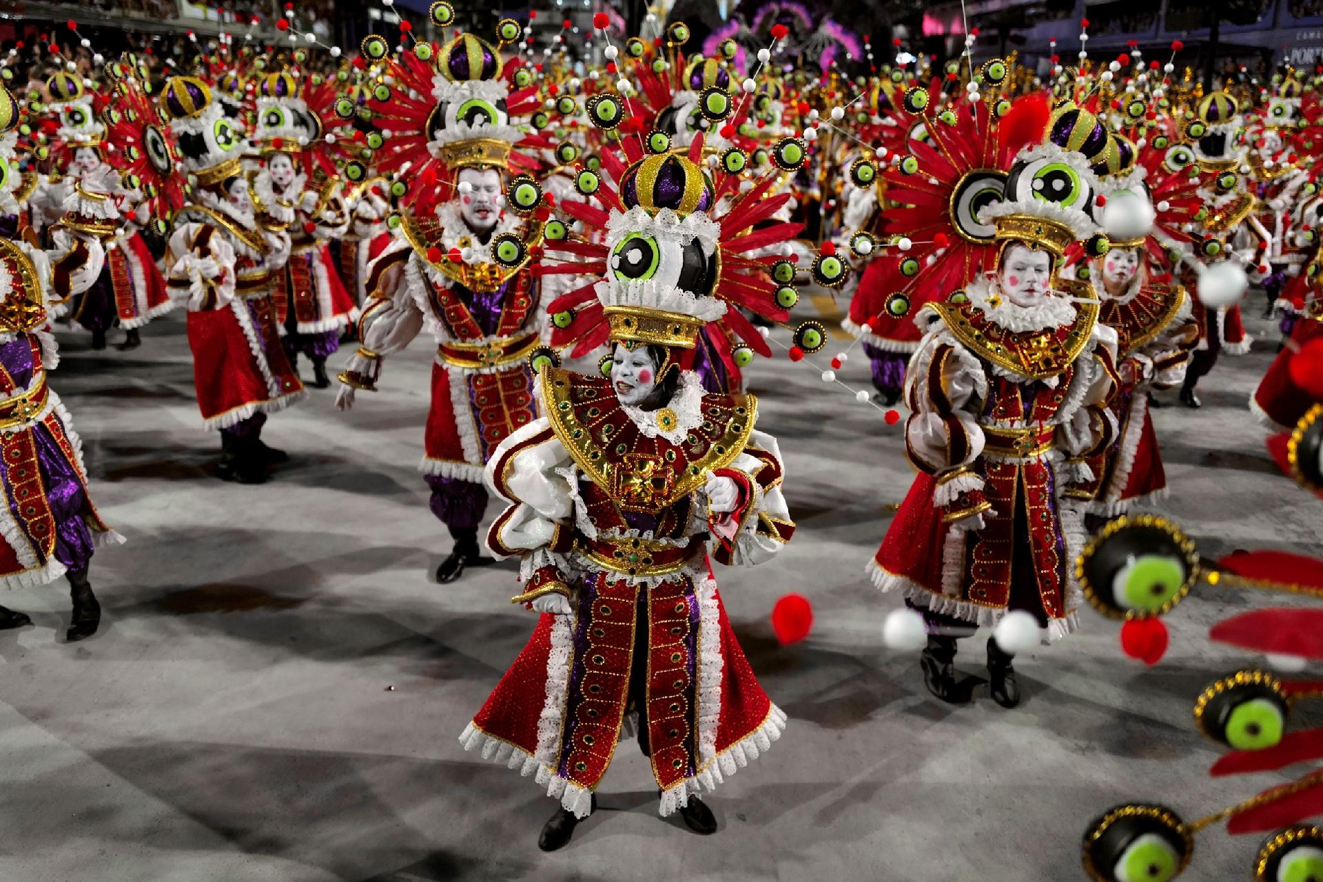 O Acadêmicos do Salgueiro foi a quinta escola a passar pela Marquês da Sapucaí durante a primeira noite de desfiles no Rio - Lucas Landau/ UOL