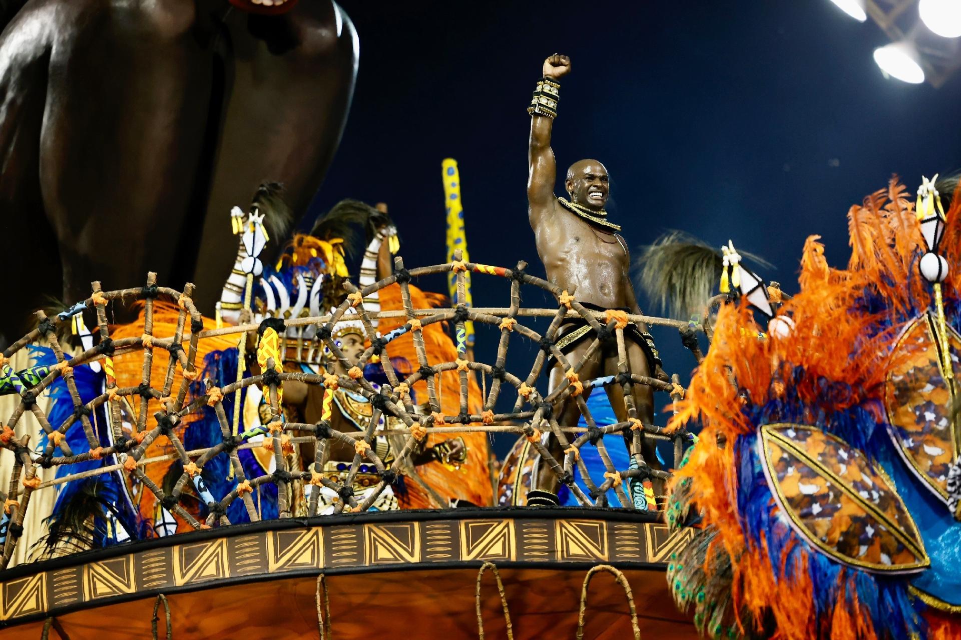 Enredo da Rosas de Ouro pede respeito e igualdade racial - Mariana Pekin/UOL