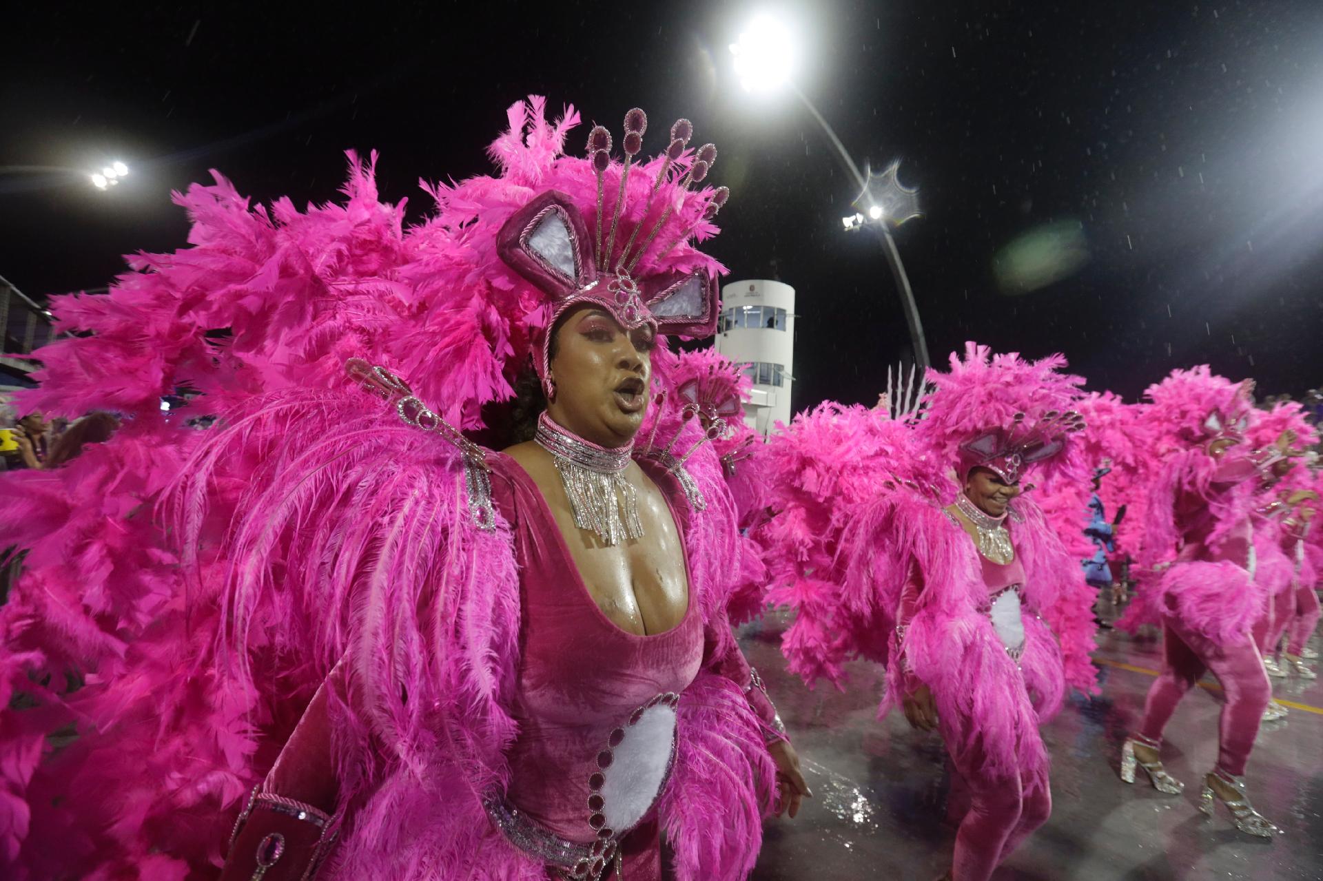 Estrela do Terceiro Milênio desfila na noite do segundo dia do Carnaval de São Paulo - Ricardo Matsukawa/ UOL