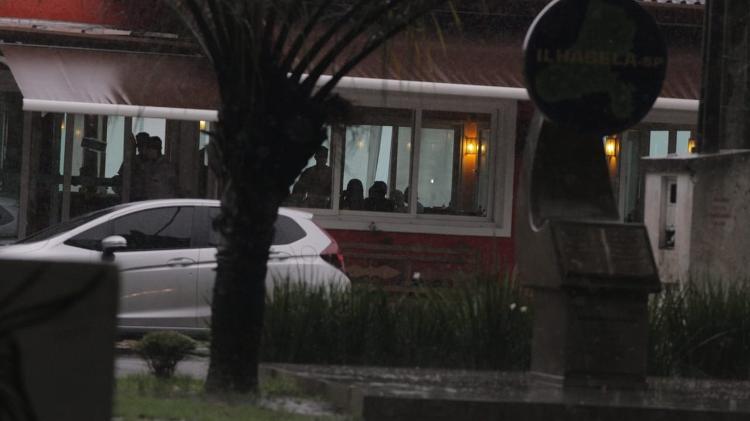 Clientes se aglomeraram em restaurantes - André Lucas/UOL - André Lucas/UOL