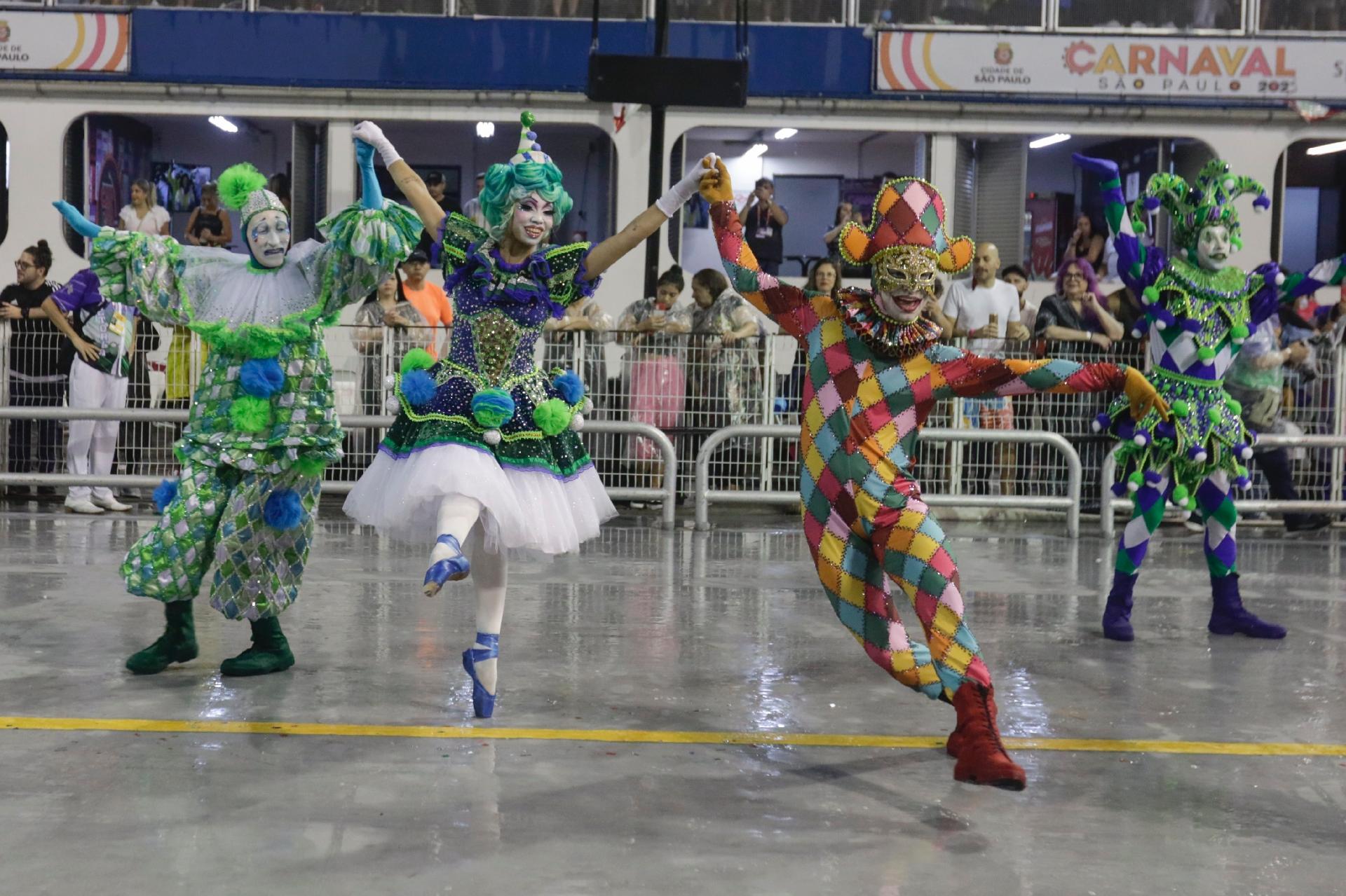 Vila Maria honra história do bairro e da escola em samba-enredo - Ricardo Matsukawa/UOL