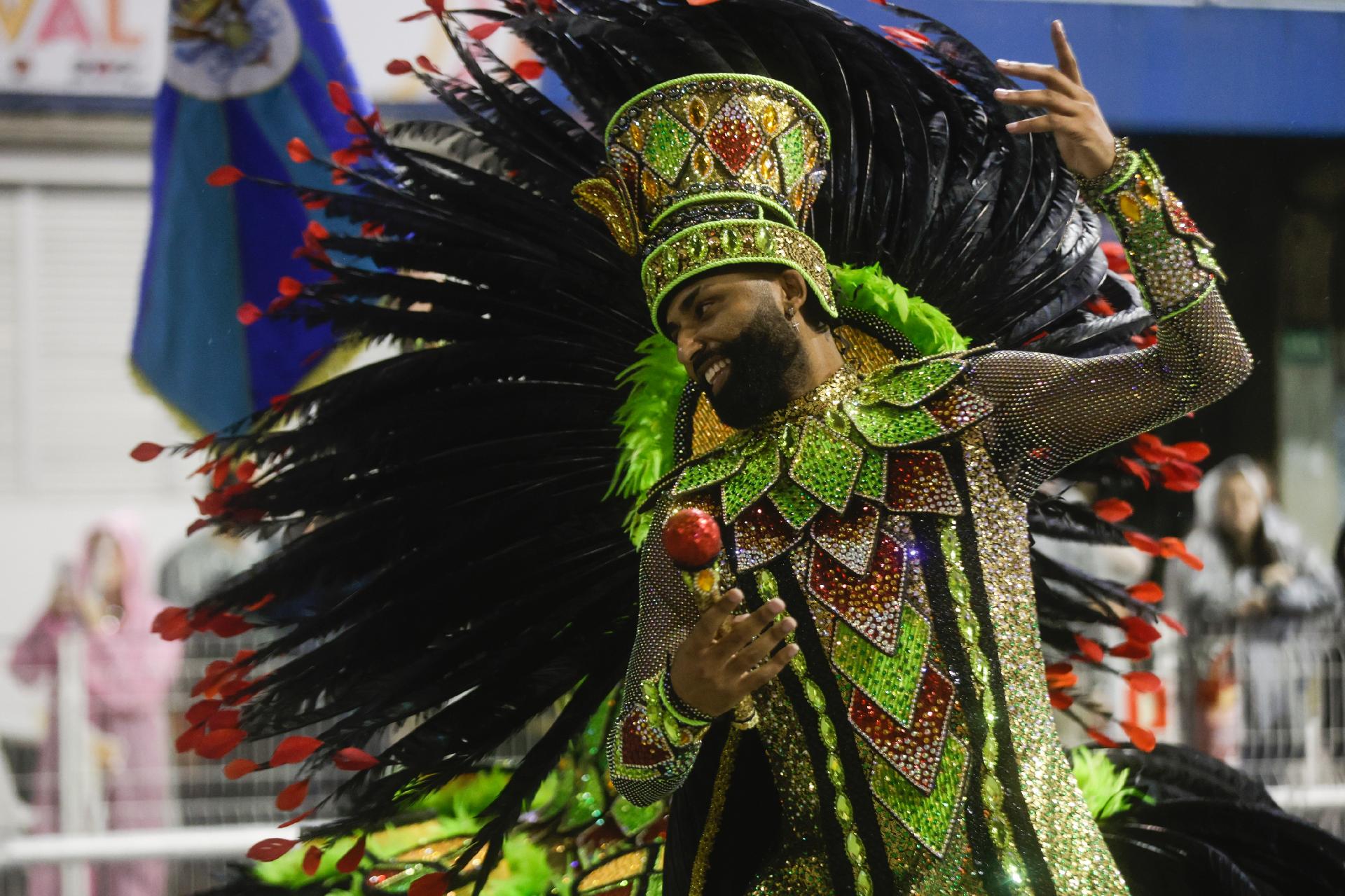 A Império de Casa Verde levou os tambores africanos para o Sambódromo do Anhembi - Ricardo Matsukawa/ UOL