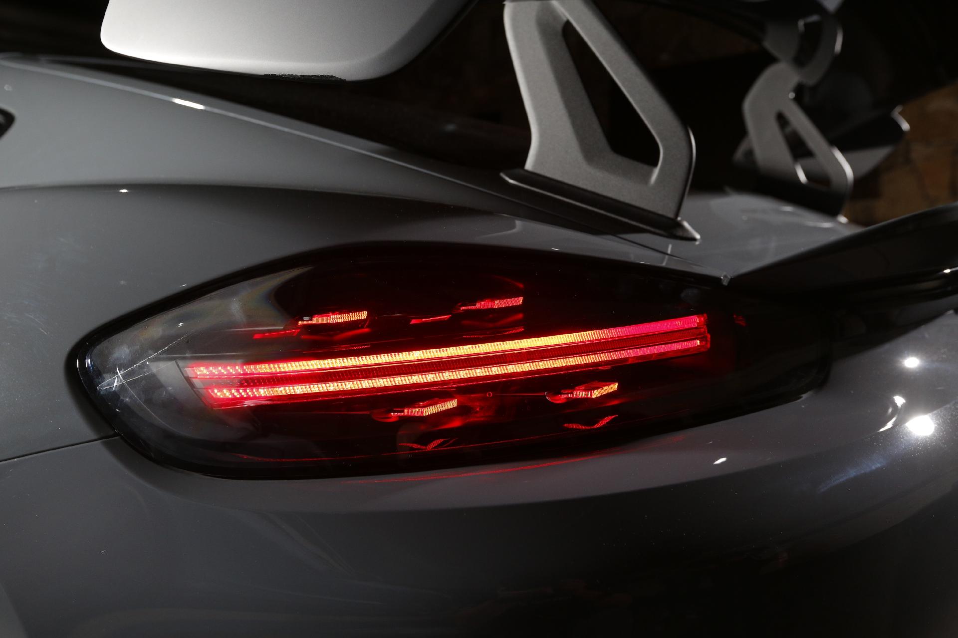 Porsche 718 Cayman GT4 RS - Divulgação