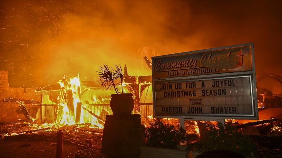 Incêndios na Califórnia: A igreja evangélica Community United Methodist Church, no bairro Pacific Palisades em Los Angeles, foi destruída