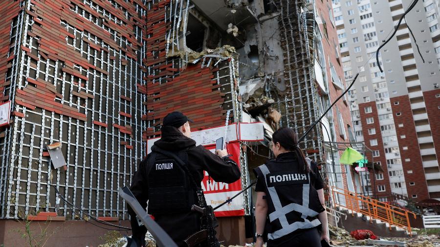 Prédio de apartamentos foi destruído em Kiev no ataque russo de 10 de junho Prédio de apartamentos foi destruído em Kiev no ataque russo de 10 de junho