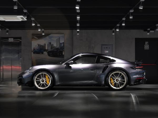 Porsche 911 Turbo S chega ao Brasil com R$ 800 mil em customização
