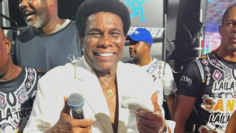 Neguinho da Beija-Flor aposenta o microfone no Carnaval carioca Neguinho da Beija-Flor aposenta o microfone no Carnaval carioca