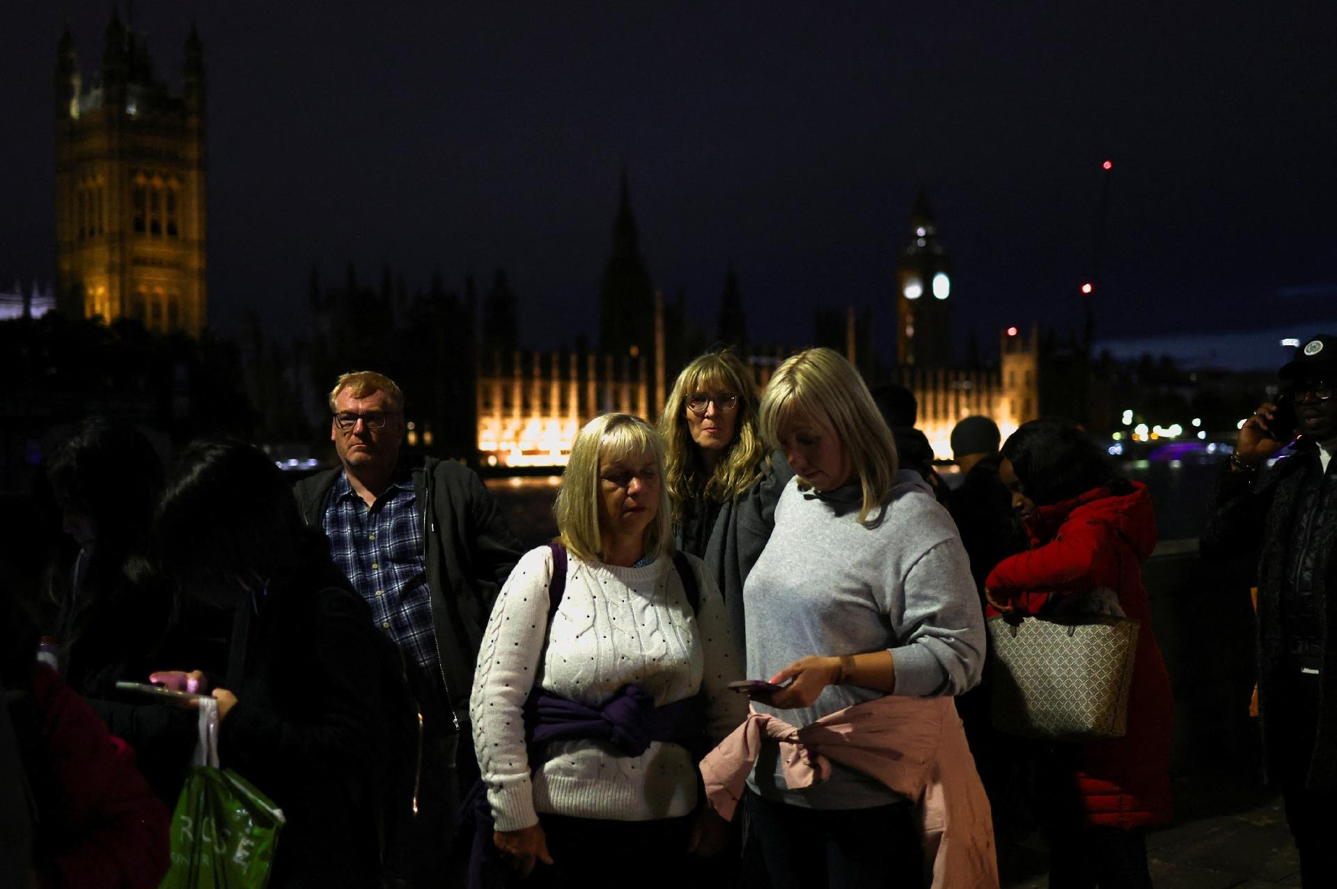 People, the day before his funeral, London, England