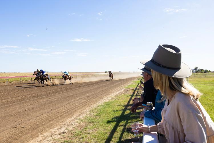 Corridas de cavalo são algumas das atrações da região para visitantes Corridas de cavalo são algumas das atrações da região para visitantes