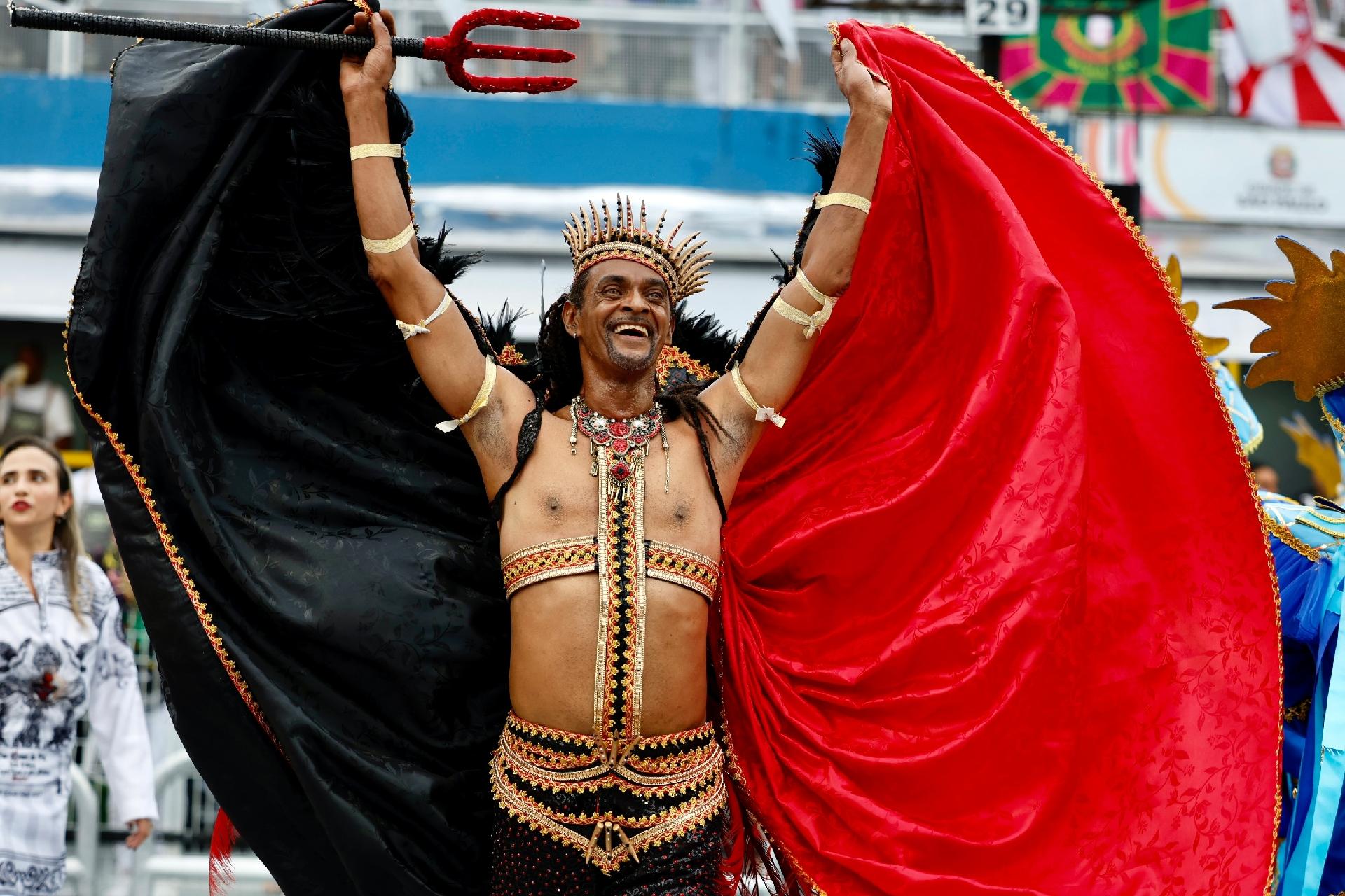 Gaviões da Fiel desfilou com enredo contra a intolerância religiosa - Mariana Pekin / UOL