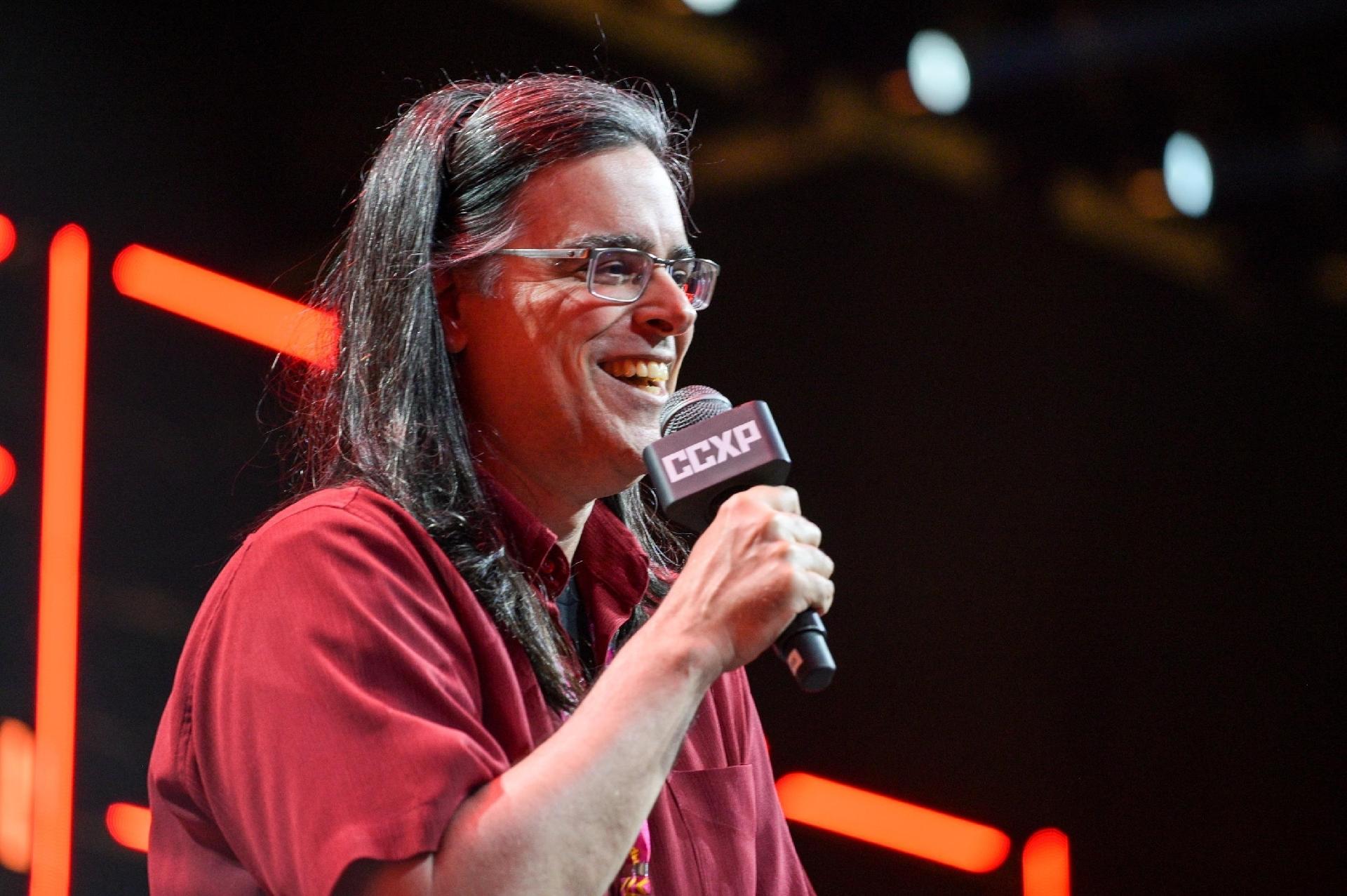 O dublador Guilherme Briggs no primeiro dia de CCXP - Roberto Sungi / Futura Press / Folha