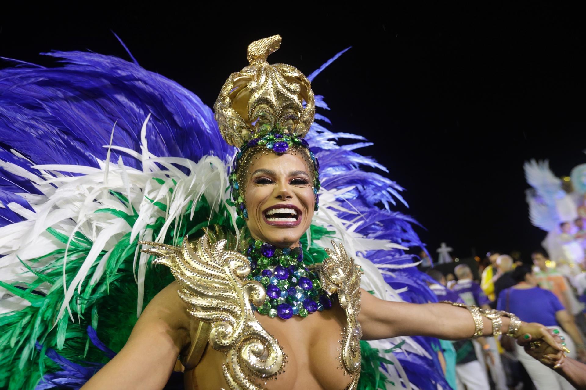 Savia David, a rainha de bateria da Vila Maria - Ricardo Matsukawa/UOL